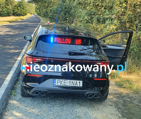 Nieoznakowany radiowóz Cupra Leon — Kępno